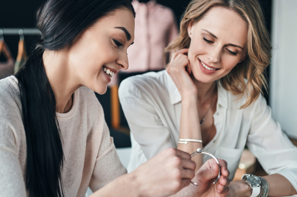 Como Organizar um Chá de Semijoias: Uma Experiência de Compras Exclusiva para Suas Amigas