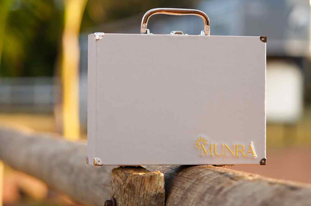 Revender semijoias Munrá: receba sua maleta com zero custo inicial 