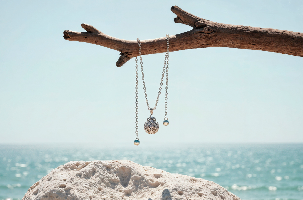 Como cuidar das suas semijoias no verão: dicas para que durem mais no calor e na praia