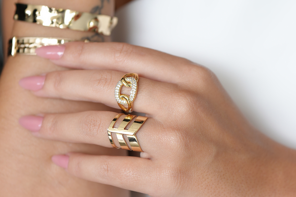 Como criar combinações marcantes usando semijoias Munrá