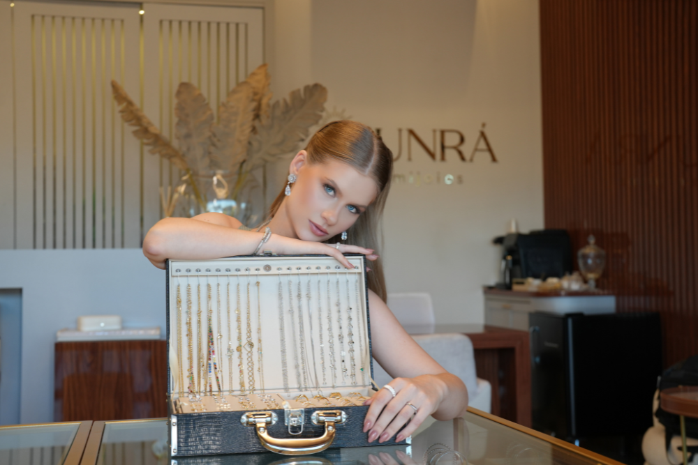 De Cliente a Empreendedora: O Poder de Revender Semijoias Munrá