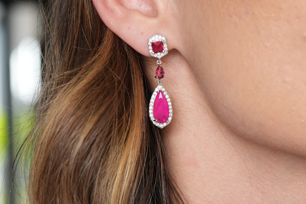 Semijoias com pedras: O charme e a beleza das semijoias Munrá